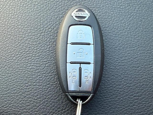 エルグランド 250ハイウェイスターS 両側電動スライド/黒半革シート/禁煙/ナビTV/Bluetooth/LED/全周囲カメラ/ETC/3列7人乗/スマートキー/プッシュスタート/オートライト/(12枚目)