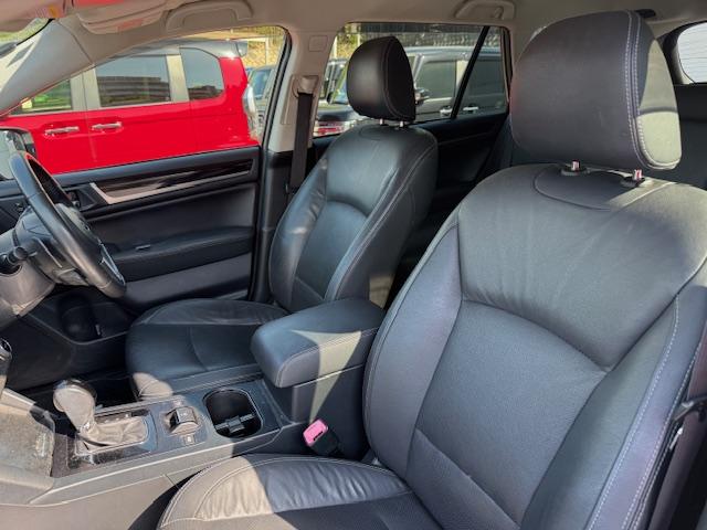 レガシィアウトバック リミテッド 4WD/黒本革シート/禁煙/8型ナビ/Bluetooth/バックカメラ/HID/ETC/電動リアゲート/全席シートヒータ/衝突軽減ブレーキ/障害物センサ/オートハイビーム/前席電動シート(9枚目)