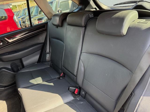 レガシィアウトバック リミテッド 4WD/黒本革シート/禁煙/8型ナビ/Bluetooth/バックカメラ/HID/ETC/電動リアゲート/全席シートヒータ/衝突軽減ブレーキ/障害物センサ/オートハイビーム/前席電動シート(10枚目)