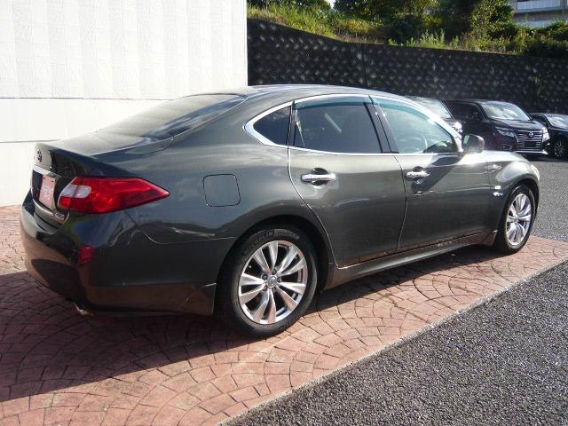 営業時間は１０時〜１９時まで営業！水曜定休（祝日の場合は翌日振替定休）になります。