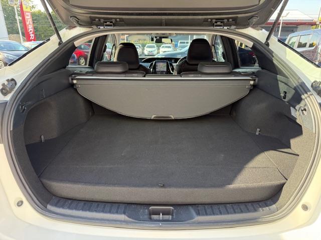 プリウスＰＨＶ Ｓナビパッケージ　禁煙／１１．６型ナビＴＶ／Ｂｌｕｅｔｏｏｔｈ／ＬＥＤ／バックカメラ／ドライブレコーダー／ＥＴＣ／衝突軽減ブレーキ／前席シートヒータ／オートハイビーム／障害物センサ／（14枚目）