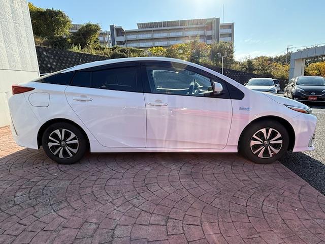 プリウスＰＨＶ Ｓナビパッケージ　禁煙／１１．６型ナビＴＶ／Ｂｌｕｅｔｏｏｔｈ／ＬＥＤ／バックカメラ／ドライブレコーダー／ＥＴＣ／衝突軽減ブレーキ／前席シートヒータ／オートハイビーム／障害物センサ／（26枚目）