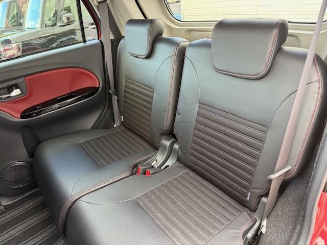 【車内清掃】お客様に気持ちよく見て頂けるよう展示車両は常に綺麗に仕上げております！