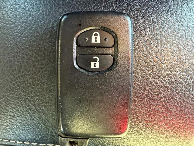 アクア Ｇ　Ｇ’ｓ　／黒半革／禁煙／ナビＴＶ／Ｂｌｕｅｔｏｏｔｈ／ＬＥＤ／バックカメラ／スマートキー／ＤＶＤ再生／イモビライザー／オートライト／オートエアコン（12枚目）