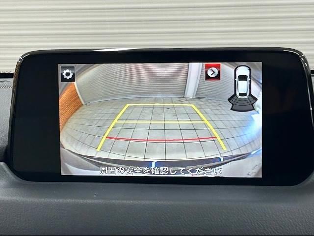 【カラーバックモニター】や【カラーサイドモニター】を装備しております。リアやサイドの映像がカラーで映し出されますので日々の駐車や幅寄せなどで安心安全です。