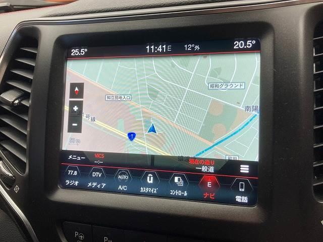 ジープ・チェロキー トレイルホーク　純正ナビ　バックカメラ　ＥＴＣ　ブラインドスポットモニター　パワーシート　クルーズコントロール　スマートキー（3枚目）