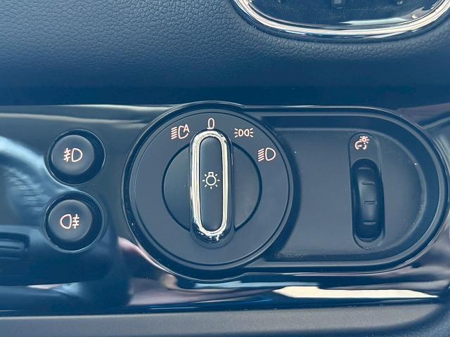 ＭＩＮＩ クーパーＤ　クロスオーバー　純正ＨＤＤナビ　バックカメラ　リアコーナーセンサー　電動リアゲート　アダプティブクルーズコントロール　ミラーＥＴＣ　コンフォートアクセス　オートライト　レインセンサー　アイドリングストップ（38枚目）