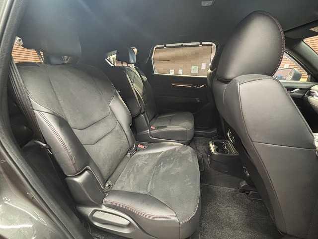 ＣＸ－８ ２５Ｓ　ブラックトーンエディション　全周囲カメラ　レーダークルーズコントロール　置くだけ充電　　シートヒーター　本革シート　電動パワシート　　電動テールゲート　ヘッドアップディスプレ　アイドリングストップ　３列シート　Ｂｌｕｅｔｏｏｔｈ（8枚目）