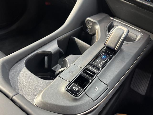 クラウンクロスオーバー ＲＳ　純正１２．３インチディスプレイオーディオ　サンルーフ　ブラインドスポットモニター　１００Ｖ電源　アダプティブクルーズコントロール　シートヒーター＆ベンチレーション　電動リアゲート　シートメモリー（62枚目）