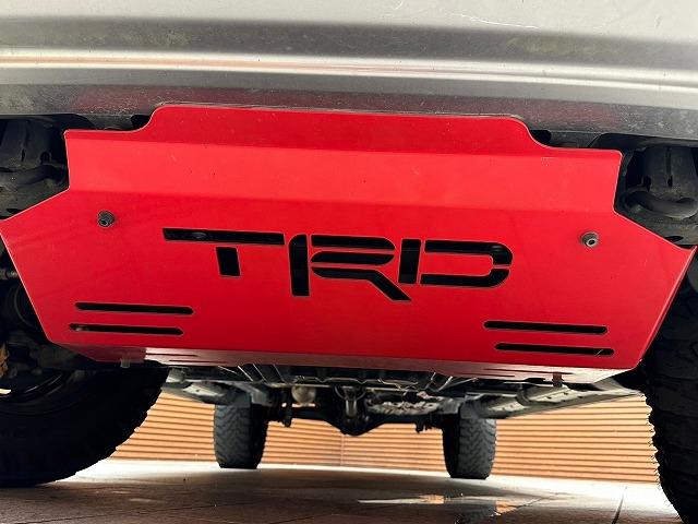 ハイラックス Ｚ　ブラックラリーエディション　ＴＲＤパーツ　ハードトノカバー　地デジナビ　バックカメラ　クルーズコントロール　衝突軽減　レーンディーパチャーアラート　ダウンヒルアシストコントロール　オートエアコン　ステアリングリモコン　ＥＴＣ（38枚目）