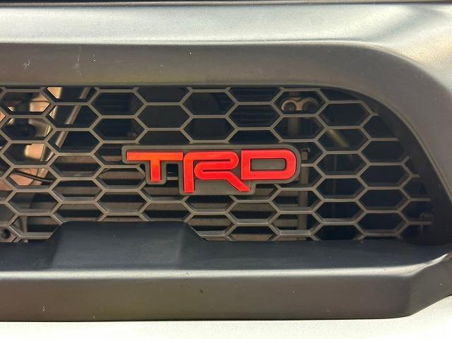 ハイラックス Ｚ　ブラックラリーエディション　ＴＲＤパーツ　ハードトノカバー　地デジナビ　バックカメラ　クルーズコントロール　衝突軽減　レーンディーパチャーアラート　ダウンヒルアシストコントロール　オートエアコン　ステアリングリモコン　ＥＴＣ（39枚目）