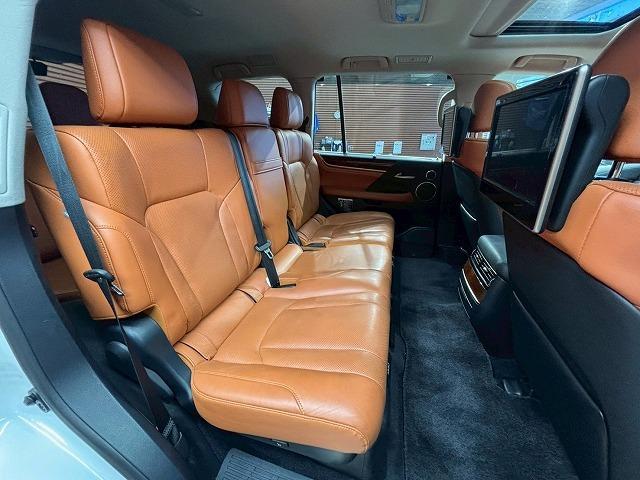 ＬＸ ＬＸ５７０　サンルーフ　マークレビンソン　クールボックス　全周囲カメラ　デジタルインナーミラー　エアロパーツ　シートクーラー　シートヒーター　ステアリングヒーター　クリソナ　ＢＳＭ　ＨＵＤ　電動リアゲート（41枚目）