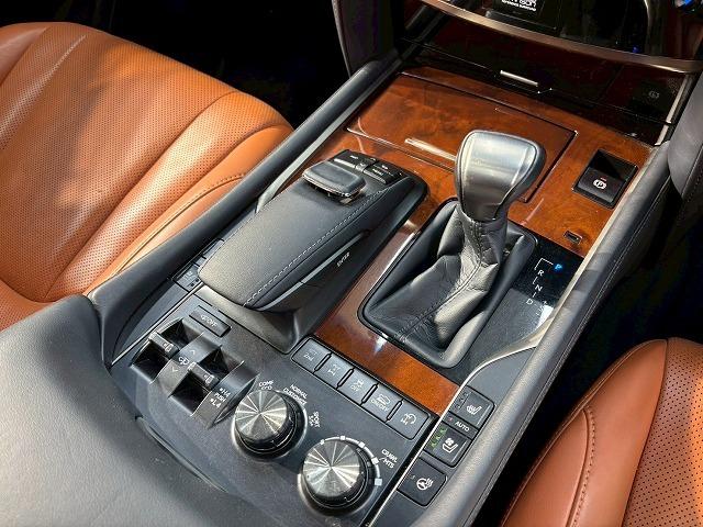 ＬＸ ＬＸ５７０　サンルーフ　マークレビンソン　クールボックス　全周囲カメラ　デジタルインナーミラー　エアロパーツ　シートクーラー　シートヒーター　ステアリングヒーター　クリソナ　ＢＳＭ　ＨＵＤ　電動リアゲート（48枚目）