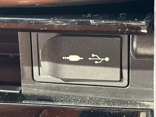 ＬＸ ＬＸ５７０　サンルーフ　マークレビンソン　クールボックス　全周囲カメラ　デジタルインナーミラー　エアロパーツ　シートクーラー　シートヒーター　ステアリングヒーター　クリソナ　ＢＳＭ　ＨＵＤ　電動リアゲート（50枚目）