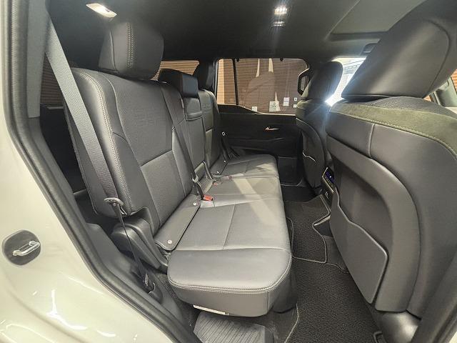 ＧＸ ＧＸ５５０　“ＯＶＥＲＴＲＡＩＬ＋”　５人乗り　サンルーフ　クールボックス　全周囲カメラ　純正１４インチナビ　レーダークルーズコントロール　シートクーラー　シートヒーター　デジタルインナーミラー　ワイヤレス充電　ステアリングヒーター　ＢＳＭ　ＨＵＤ（39枚目）