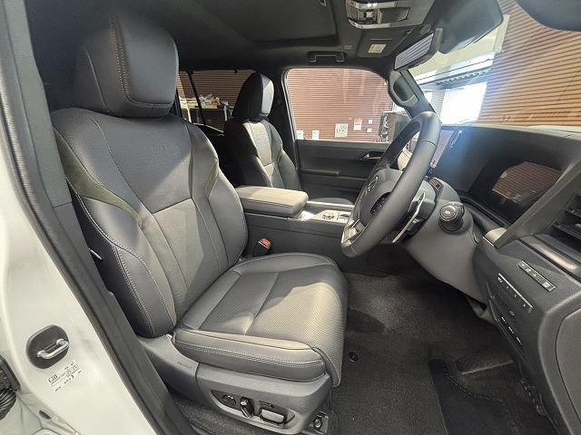 ＧＸ ＧＸ５５０　“ＯＶＥＲＴＲＡＩＬ＋”　５人乗り　サンルーフ　クールボックス　全周囲カメラ　純正１４インチナビ　レーダークルーズコントロール　シートクーラー　シートヒーター　デジタルインナーミラー　ワイヤレス充電　ステアリングヒーター　ＢＳＭ　ＨＵＤ（40枚目）