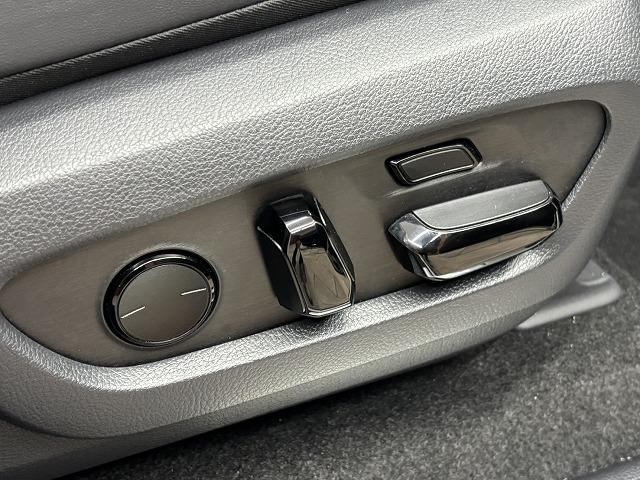 ＧＸ ＧＸ５５０　“ＯＶＥＲＴＲＡＩＬ＋”　５人乗り　サンルーフ　クールボックス　全周囲カメラ　純正１４インチナビ　レーダークルーズコントロール　シートクーラー　シートヒーター　デジタルインナーミラー　ワイヤレス充電　ステアリングヒーター　ＢＳＭ　ＨＵＤ（41枚目）