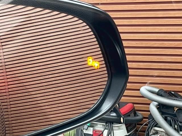 ヴォクシー ハイブリッドＳ－Ｇ　１０．５型ナビ　アラウンドビューモニター　シートヒーター　アドバンストパーク　ブラインドスポットモニターｒ　レーダークルーズコントロール　ＡＣ１００Ｖ　オートハイビーム　両側電動ドア　ＥＴＣ（7枚目）