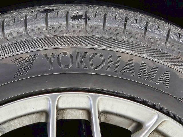 ヴォクシー ハイブリッドＺＳ　煌ＩＩ　モデリスタエアロ　フリップダウンモニター　両側電動スライドドア　シートヒーター　クルーズコントロール　クリアランスソナー　バックカメラ　スマートキー　プッシュスタート　オートエアコン　オートライト（26枚目）