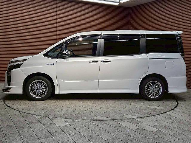 ヴォクシー ハイブリッドＺＳ　煌ＩＩ　モデリスタエアロ　フリップダウンモニター　両側電動スライドドア　シートヒーター　クルーズコントロール　クリアランスソナー　バックカメラ　スマートキー　プッシュスタート　オートエアコン　オートライト（37枚目）