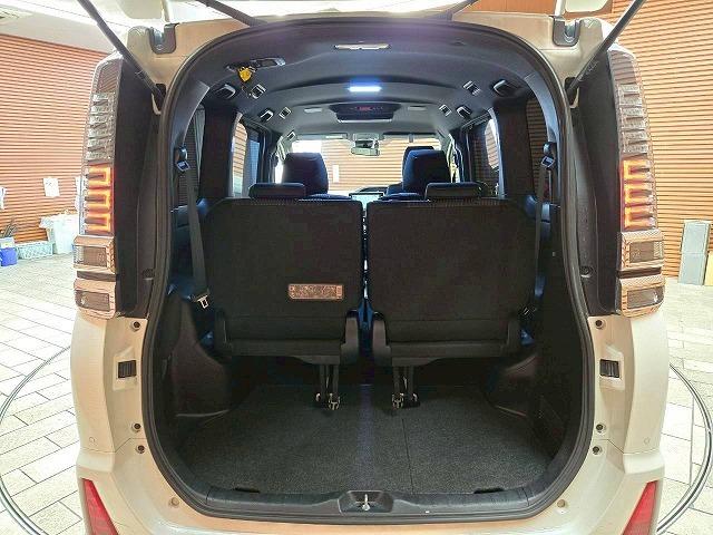 ヴォクシー ハイブリッドＺＳ　煌ＩＩ　モデリスタエアロ　フリップダウンモニター　両側電動スライドドア　シートヒーター　クルーズコントロール　クリアランスソナー　バックカメラ　スマートキー　プッシュスタート　オートエアコン　オートライト（41枚目）