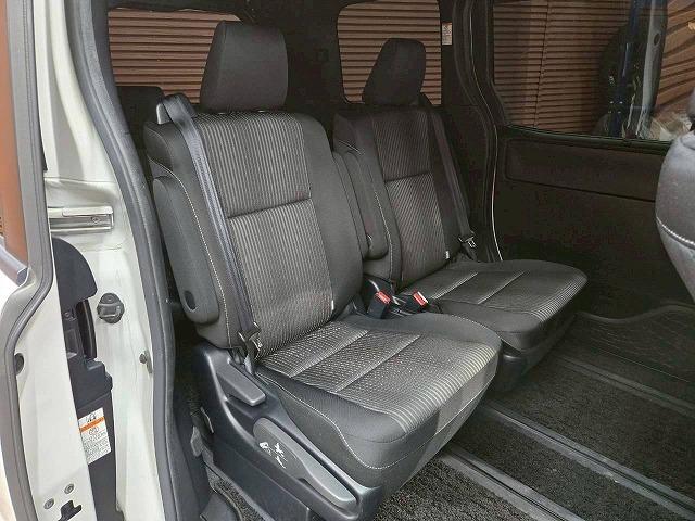 ヴォクシー ハイブリッドＺＳ　煌ＩＩ　モデリスタエアロ　フリップダウンモニター　両側電動スライドドア　シートヒーター　クルーズコントロール　クリアランスソナー　バックカメラ　スマートキー　プッシュスタート　オートエアコン　オートライト（43枚目）