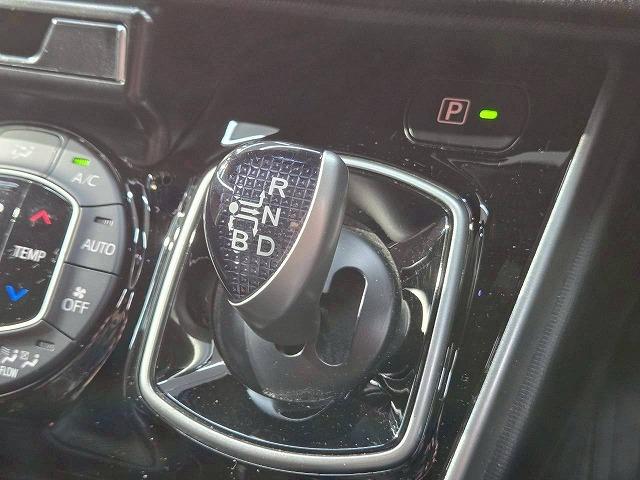 ヴォクシー ハイブリッドＺＳ　煌ＩＩ　モデリスタエアロ　フリップダウンモニター　両側電動スライドドア　シートヒーター　クルーズコントロール　クリアランスソナー　バックカメラ　スマートキー　プッシュスタート　オートエアコン　オートライト（49枚目）