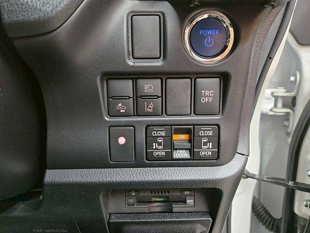 ヴォクシー ハイブリッドＺＳ　煌ＩＩ　モデリスタエアロ　フリップダウンモニター　両側電動スライドドア　シートヒーター　クルーズコントロール　クリアランスソナー　バックカメラ　スマートキー　プッシュスタート　オートエアコン　オートライト（59枚目）