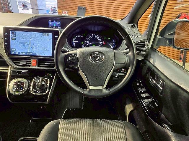 ヴォクシー ハイブリッドＺＳ　煌ＩＩ　モデリスタエアロ　フリップダウンモニター　両側電動スライドドア　シートヒーター　クルーズコントロール　クリアランスソナー　バックカメラ　スマートキー　プッシュスタート　オートエアコン　オートライト（68枚目）