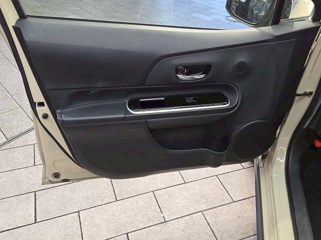 アクア クロスオーバー 純正ナビ バックカメラ クリアランスソナー スマートキー プッシュスタート 衝突軽減ブレーキ 純正15インチアルミホイール 横滑り防止装置 オートマチックハイビーム オートライト オートエアコンETC(40枚目)