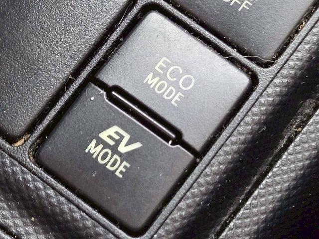 アクア クロスオーバー 純正ナビ バックカメラ クリアランスソナー スマートキー プッシュスタート 衝突軽減ブレーキ 純正15インチアルミホイール 横滑り防止装置 オートマチックハイビーム オートライト オートエアコンETC(51枚目)