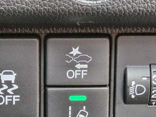 フィット 13G・F 禁煙 レーダークルーズコントロール 衝突軽減ブレーキ レーンディパーチャーアラート スマートキー オートエアコン オーディオプレイヤー アイドリングストップ(4枚目)