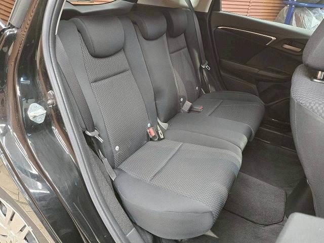 フィット 13G・F 禁煙 レーダークルーズコントロール 衝突軽減ブレーキ レーンディパーチャーアラート スマートキー オートエアコン オーディオプレイヤー アイドリングストップ(9枚目)