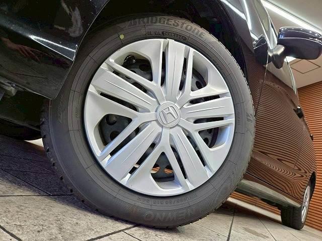 フィット 13G・F 禁煙 レーダークルーズコントロール 衝突軽減ブレーキ レーンディパーチャーアラート スマートキー オートエアコン オーディオプレイヤー アイドリングストップ(11枚目)