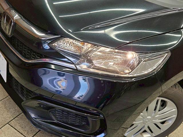 フィット 13G・F 禁煙 レーダークルーズコントロール 衝突軽減ブレーキ レーンディパーチャーアラート スマートキー オートエアコン オーディオプレイヤー アイドリングストップ(24枚目)