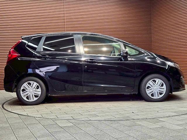 フィット 13G・F 禁煙 レーダークルーズコントロール 衝突軽減ブレーキ レーンディパーチャーアラート スマートキー オートエアコン オーディオプレイヤー アイドリングストップ(35枚目)