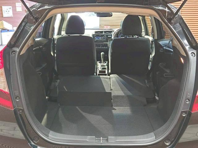 フィット 13G・F 禁煙 レーダークルーズコントロール 衝突軽減ブレーキ レーンディパーチャーアラート スマートキー オートエアコン オーディオプレイヤー アイドリングストップ(40枚目)