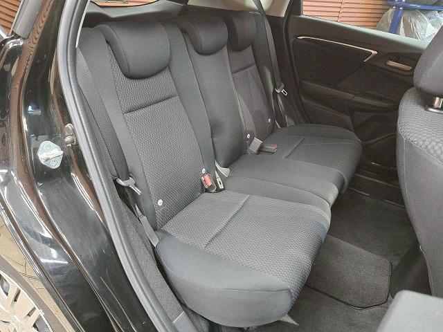 フィット 13G・F 禁煙 レーダークルーズコントロール 衝突軽減ブレーキ レーンディパーチャーアラート スマートキー オートエアコン オーディオプレイヤー アイドリングストップ(45枚目)