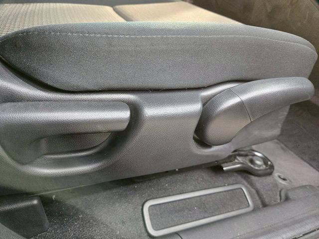 フィット 13G・F 禁煙 レーダークルーズコントロール 衝突軽減ブレーキ レーンディパーチャーアラート スマートキー オートエアコン オーディオプレイヤー アイドリングストップ(47枚目)