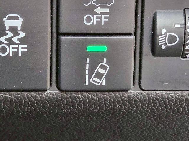 フィット 13G・F 禁煙 レーダークルーズコントロール 衝突軽減ブレーキ レーンディパーチャーアラート スマートキー オートエアコン オーディオプレイヤー アイドリングストップ(51枚目)