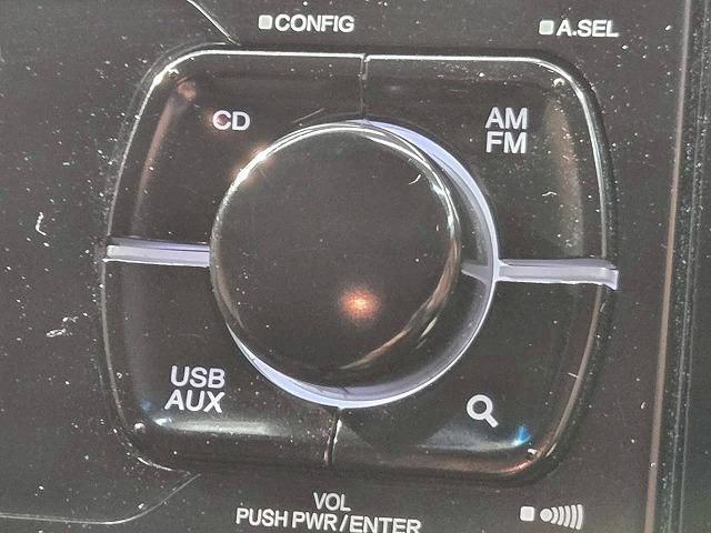 フィット 13G・F 禁煙 レーダークルーズコントロール 衝突軽減ブレーキ レーンディパーチャーアラート スマートキー オートエアコン オーディオプレイヤー アイドリングストップ(56枚目)