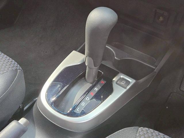 フィット 13G・F 禁煙 レーダークルーズコントロール 衝突軽減ブレーキ レーンディパーチャーアラート スマートキー オートエアコン オーディオプレイヤー アイドリングストップ(58枚目)