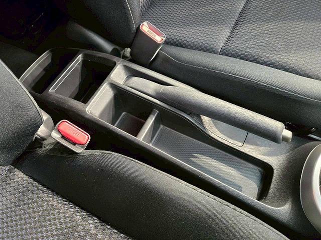 フィット 13G・F 禁煙 レーダークルーズコントロール 衝突軽減ブレーキ レーンディパーチャーアラート スマートキー オートエアコン オーディオプレイヤー アイドリングストップ(60枚目)