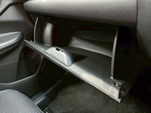 フィット 13G・F 禁煙 レーダークルーズコントロール 衝突軽減ブレーキ レーンディパーチャーアラート スマートキー オートエアコン オーディオプレイヤー アイドリングストップ(61枚目)