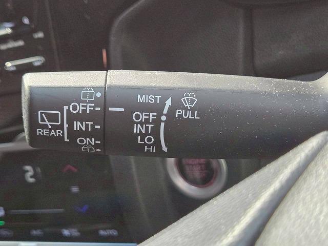 フィット 13G・F 禁煙 レーダークルーズコントロール 衝突軽減ブレーキ レーンディパーチャーアラート スマートキー オートエアコン オーディオプレイヤー アイドリングストップ(67枚目)