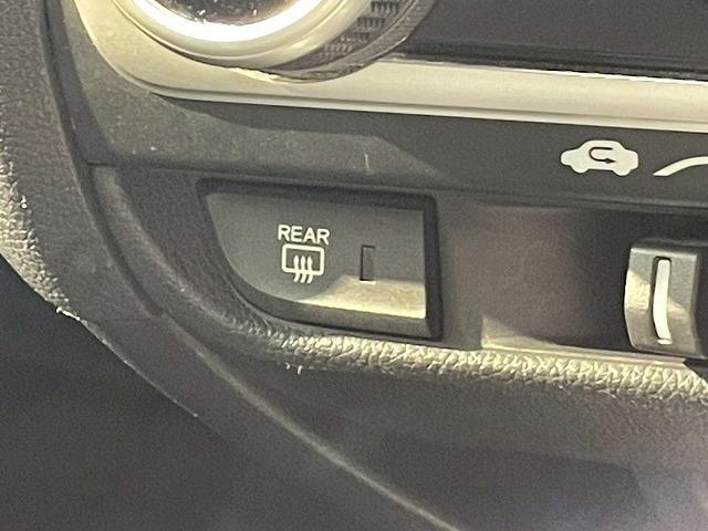 フィット 13G Fパッケージ 社外ナビ スマートキー プッシュスタート アイドリングストップ 横滑り防止装置 オートライト エアコン(47枚目)