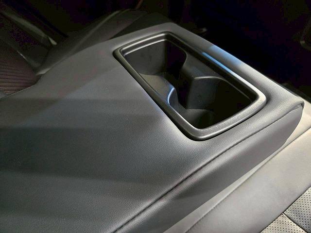 ハリアーPHEV Z 調光ルーフ アラウンドビューモニター シートベンチレーション シートヒーター 電動リアゲート デジタルインナーミラー ヘッドアップディスプレイ ブラインドスポットモニター クリアランスソナー ETC(51枚目)