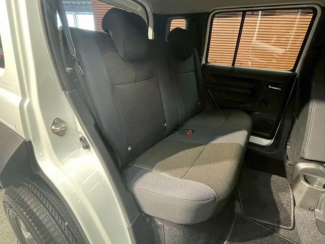 ジムニーノマド FC 登録済み未使用車 禁煙車 レーダークルーズコントロール シートヒーター 横滑り防止装置 衝突軽減 アイドリングストップ レーンディパーチャーアラート スマートキー プッシュスタート オートエアコン(43枚目)