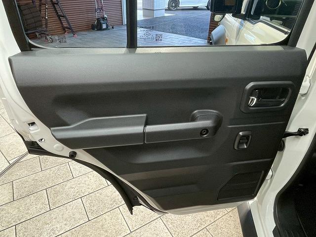 ジムニーノマド FC 登録済み未使用車 禁煙車 レーダークルーズコントロール シートヒーター 横滑り防止装置 衝突軽減 アイドリングストップ レーンディパーチャーアラート スマートキー プッシュスタート オートエアコン(45枚目)