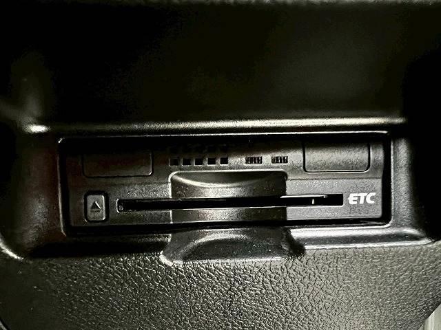 【ビルトインＥＴＣ】で高速道路もスムーズに乗り降り可能で、ご納車直後からの遠距離ドライブも可能です。